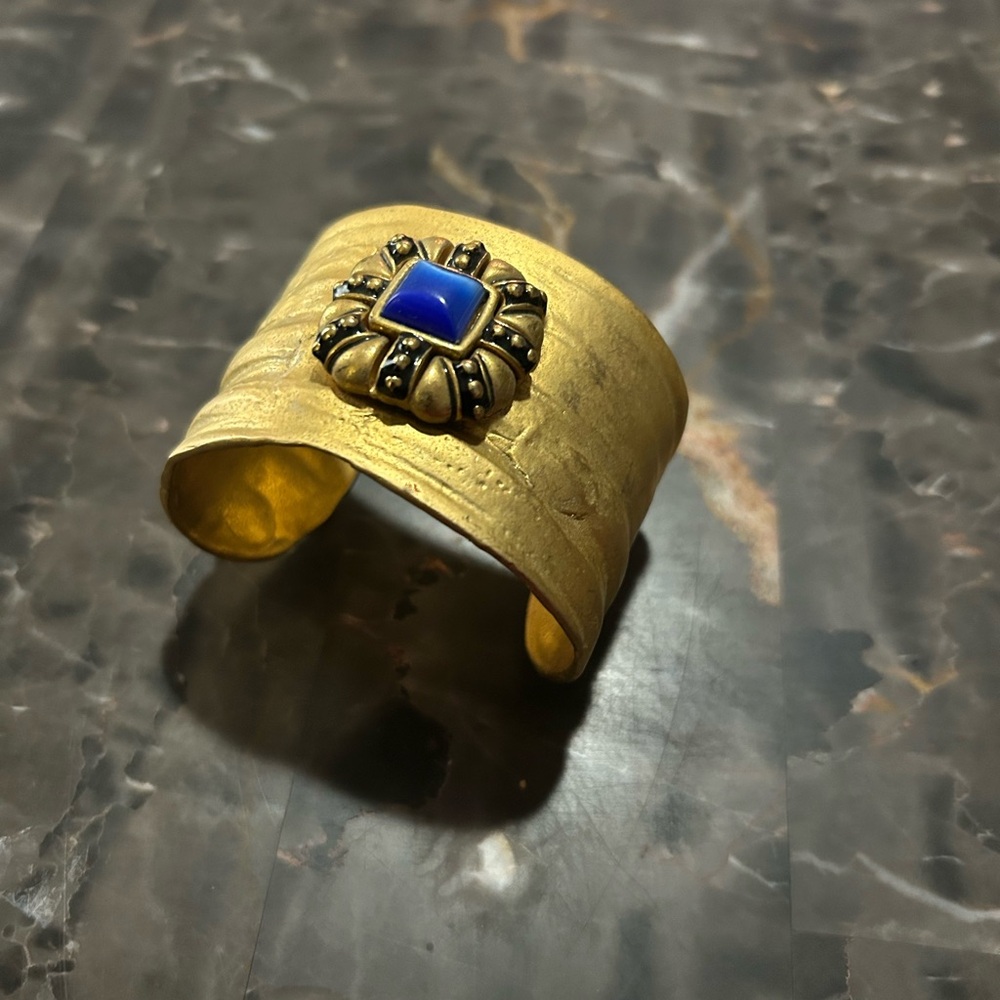 Vintage Unsigned Gold Tone Statement Cuff Bracele… - image 3